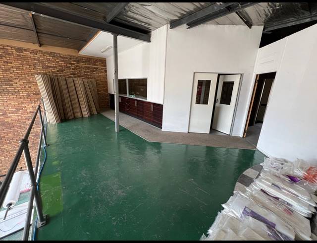 320M² WAREHOUSE TO LET IN STRIJDOMPARK